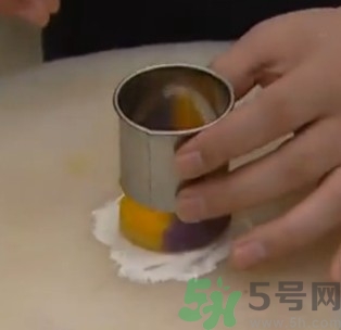 水晶月餅用的什么粉？水晶月餅的做法及配方