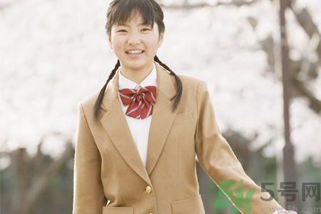 初中生女生的標(biāo)準(zhǔn)胸圍是多少？初中女生正常胸圍是多少？
