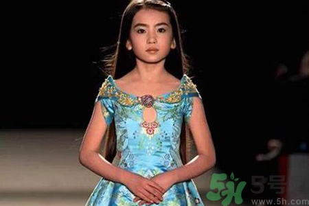 9歲女生的標(biāo)準(zhǔn)身高體重是多少？9歲女生正常身高體重是多少？