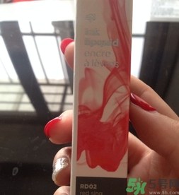 菲詩(shī)小鋪水墨絢染水潤(rùn)唇彩怎么樣？菲詩(shī)小鋪唇彩好用嗎？