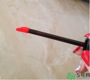 菲詩(shī)小鋪水墨絢染水潤(rùn)唇彩怎么樣？菲詩(shī)小鋪唇彩好用嗎？