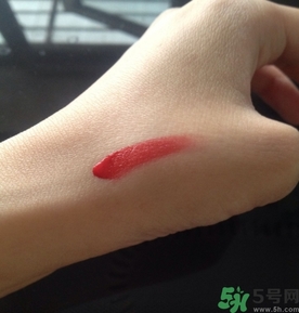 菲詩(shī)小鋪水墨絢染水潤(rùn)唇彩怎么樣？菲詩(shī)小鋪唇彩好用嗎？