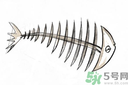 魚刺卡在喉嚨里怎么辦？取魚刺的小技巧有哪些？