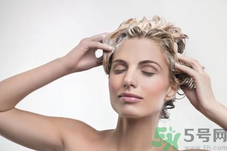 頭皮癢白醋可以洗頭嗎？頭皮癢怎么用醋洗頭？