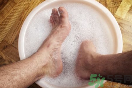 怎么治腳臭？腳臭的原因是什么？