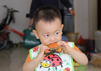 小孩吃螃蟹過敏怎么辦？小孩吃螃蟹過敏癥狀