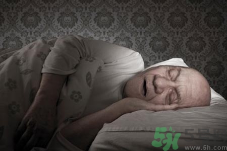 睡覺磨牙是怎么回事？睡覺磨牙的原因是什么？