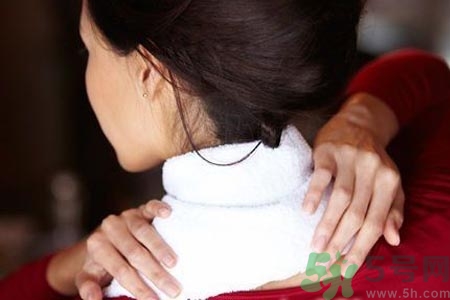 落枕脖子疼怎么辦？落枕和頸椎病區(qū)別