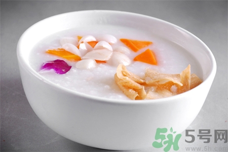 秋季吃什么滋陰潤(rùn)肺？秋季女人養(yǎng)生滋陰潤(rùn)肺湯譜