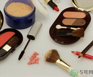 粉底液哪個牌子好？怎樣正確的選擇適合自己膚質的粉底？