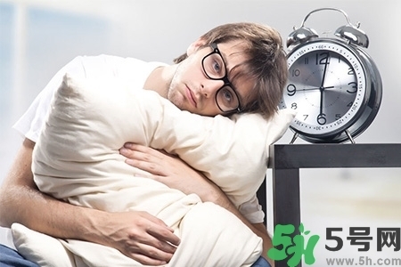 下午犯困怎么辦？犯困按摩什么穴位效果最快？