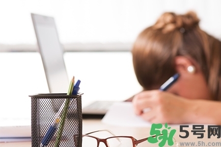下午犯困怎么辦？犯困按摩什么穴位效果最快？