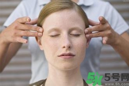 下午犯困怎么辦？犯困按摩什么穴位效果最快？