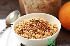 吃燕麥片有什么好處？燕麥片吃了對人的好處有哪些？