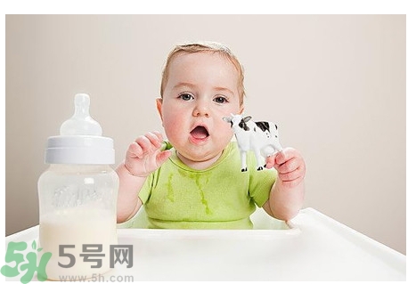 積食發(fā)燒可以喝牛奶嗎？積食發(fā)燒可以喝酸奶嗎？