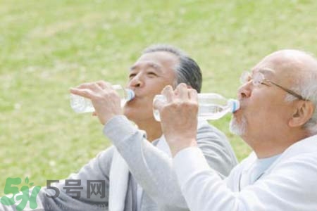 喝水能預(yù)防心血管疾病嗎？什么時(shí)候喝水對(duì)身體最好？