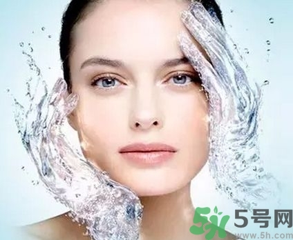 秋季補(bǔ)水效果好的護(hù)膚品有哪些？秋季補(bǔ)水的重要性