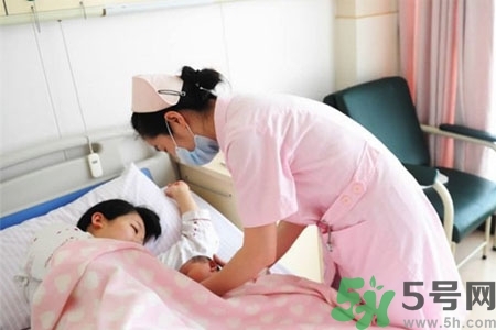 怎樣科學(xué)坐月子？坐月子是選擇傳統(tǒng)式還是科學(xué)式？
