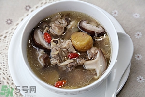 板栗燉排骨吃會(huì)上火嗎？排骨燉板栗的做法