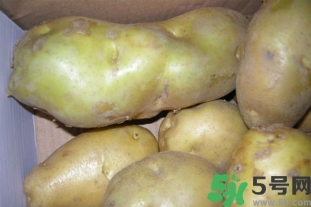土豆發(fā)綠還能吃嗎？土豆發(fā)綠皮削皮后能吃嗎？