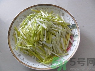 韭黃是怎么長(zhǎng)出來(lái)的？韭黃是怎么種出來(lái)的？