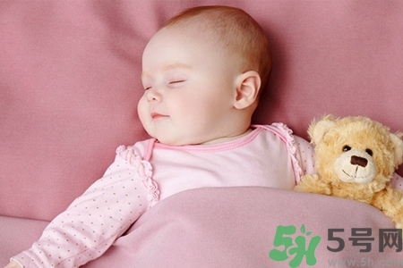 小孩半夜哭鬧怎么回事？小孩半夜哭鬧怎么辦？