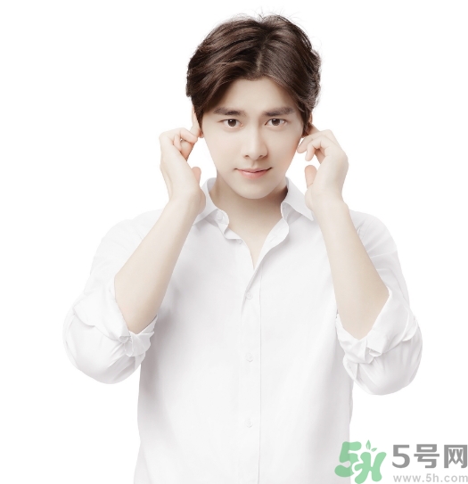 結(jié)婚可以穿白色襯衫嗎？結(jié)婚可以穿藍(lán)色西裝嗎？