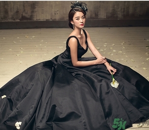 結婚可以穿黑襯衫嗎？參加婚禮可以穿黑色衣服嗎？