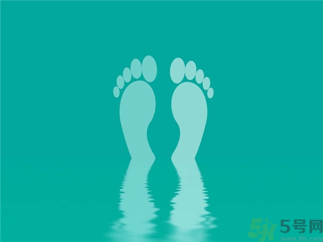 腳拇指外翻遺傳嗎？腳拇指外翻怎么矯正？
