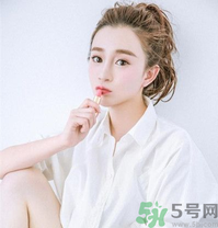 皮膚不白的人染什么顏色的頭發(fā)？頭發(fā)顏色怎么選擇？