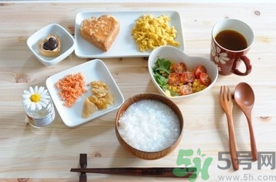 早餐怎么吃才健康？上班族早餐吃什么好？