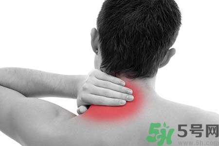 落枕能冰敷嗎？落枕應(yīng)該冷敷還是熱敷？