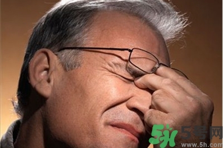 眼睛干澀看東西模糊怎么回事？眼睛干澀看東西模糊怎么辦？