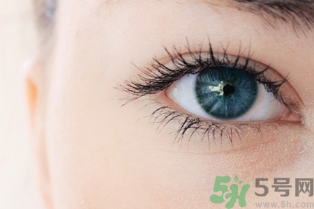 眼睛干澀是什么原因？眼睛干澀用什么眼藥水？
