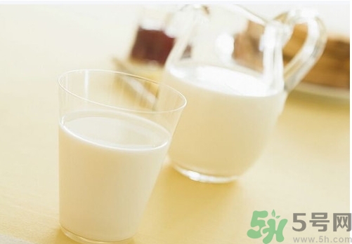 嬰兒奶粉大人能喝嗎？嬰兒奶粉大人喝了會(huì)怎樣？