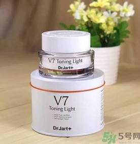 素顏霜和氣墊哪個好？素顏霜和氣墊bb哪個好？