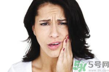 懷孕口腔潰瘍?cè)趺椿厥拢繎言锌谇粷冊(cè)趺崔k？