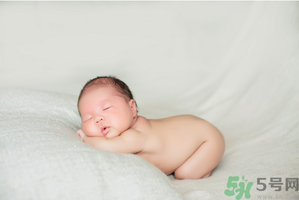秋天寶寶蓋什么睡覺？秋天蓋什么被子好？