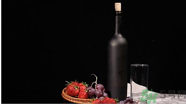 葡萄酒可以用塑料瓶裝嗎？自釀葡萄酒用什么裝比較好？