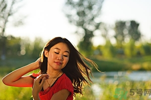 掉頭發(fā)用什么洗發(fā)水最好？掉頭發(fā)用什么洗發(fā)水好？