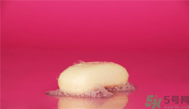 甘油直接擦臉好嗎？甘油可以直接涂臉上嗎？