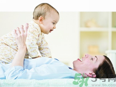 母乳喂養(yǎng)的好處有哪些？母乳喂養(yǎng)怎么知道寶寶吃飽了沒？