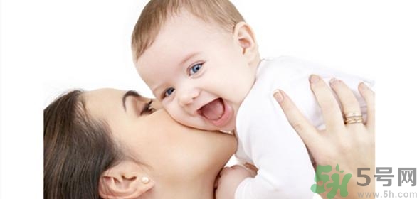 母乳喂養(yǎng)的好處有哪些？母乳喂養(yǎng)怎么知道寶寶吃飽了沒？