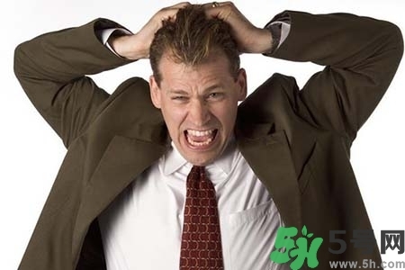頭發(fā)油膩掉發(fā)怎么辦？頭發(fā)油膩掉發(fā)怎么回事？