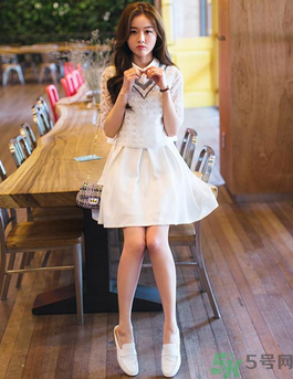 十月份可以穿裙子嗎？十月份穿什么衣服合適？
