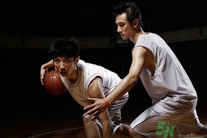 打籃球崴腳了怎么快速恢復(fù)？打籃球腳崴了腫了怎么辦？