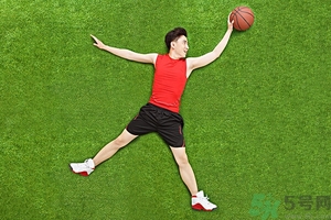 打籃球腿抽筋怎么辦？打籃球小腿抽筋怎么辦？