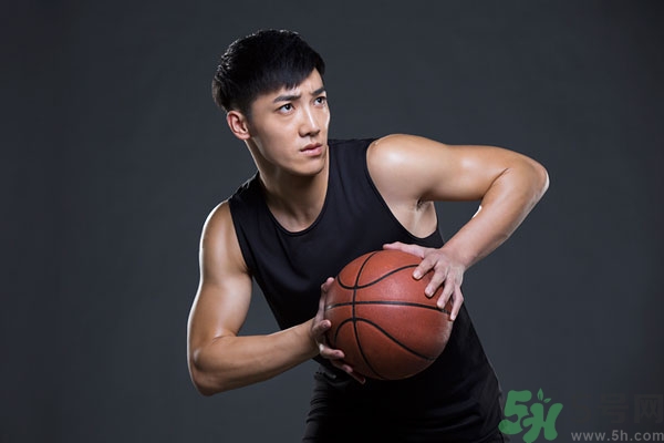 打籃球崴腳了怎么快速恢復(fù)？打籃球腳崴了腫了怎么辦？
