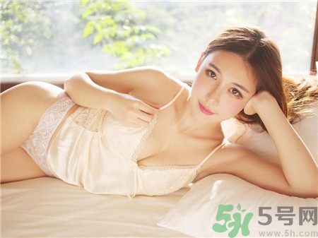 處女第一次緊張?jiān)趺崔k？處女第一次都會(huì)出血嗎？