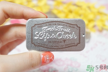 skinfood思親膚三色唇頰盒色號 思親膚唇頰兩用腮紅試色圖 skinfood思親膚三色唇頰盒色號 思親膚唇頰兩用腮紅試色圖